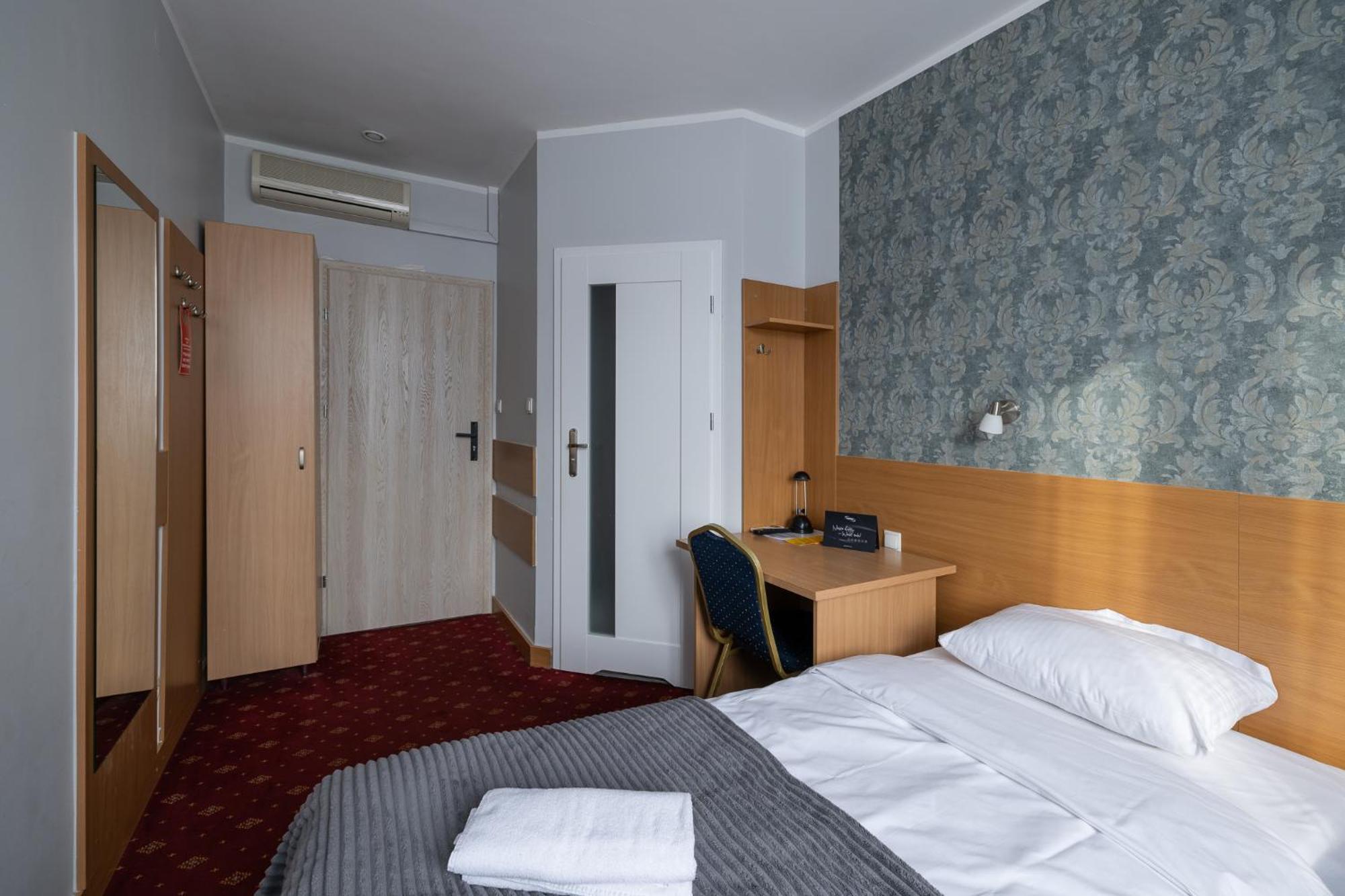 Hotel Orbita Breslavia Esterno foto