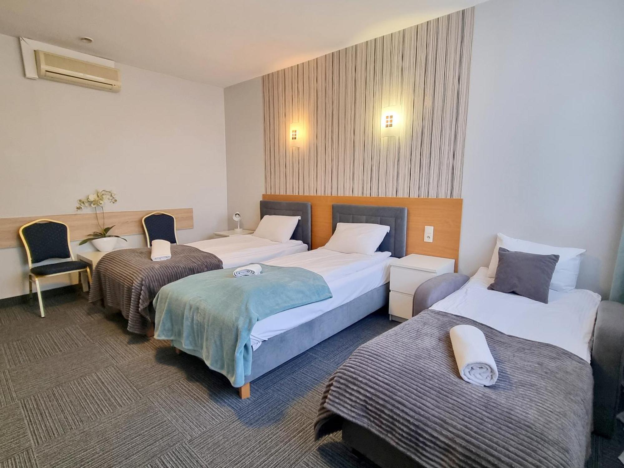 Hotel Orbita Breslavia Esterno foto